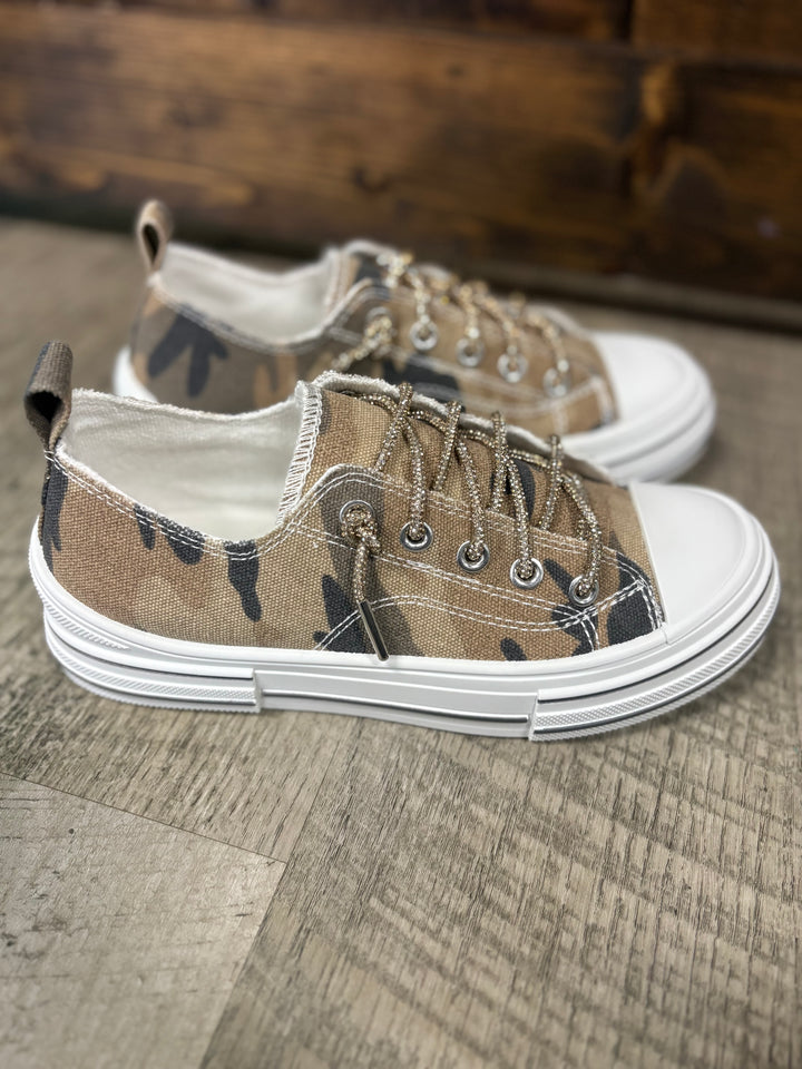 Aman Sand Camo Sneakers