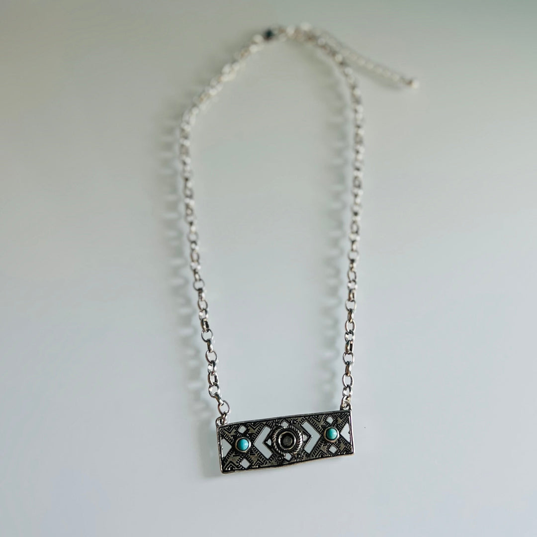 Stuck In The Middle Necklace | gussieduponline