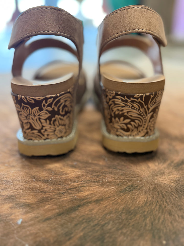 Very G Nude Verde Trail Wedges