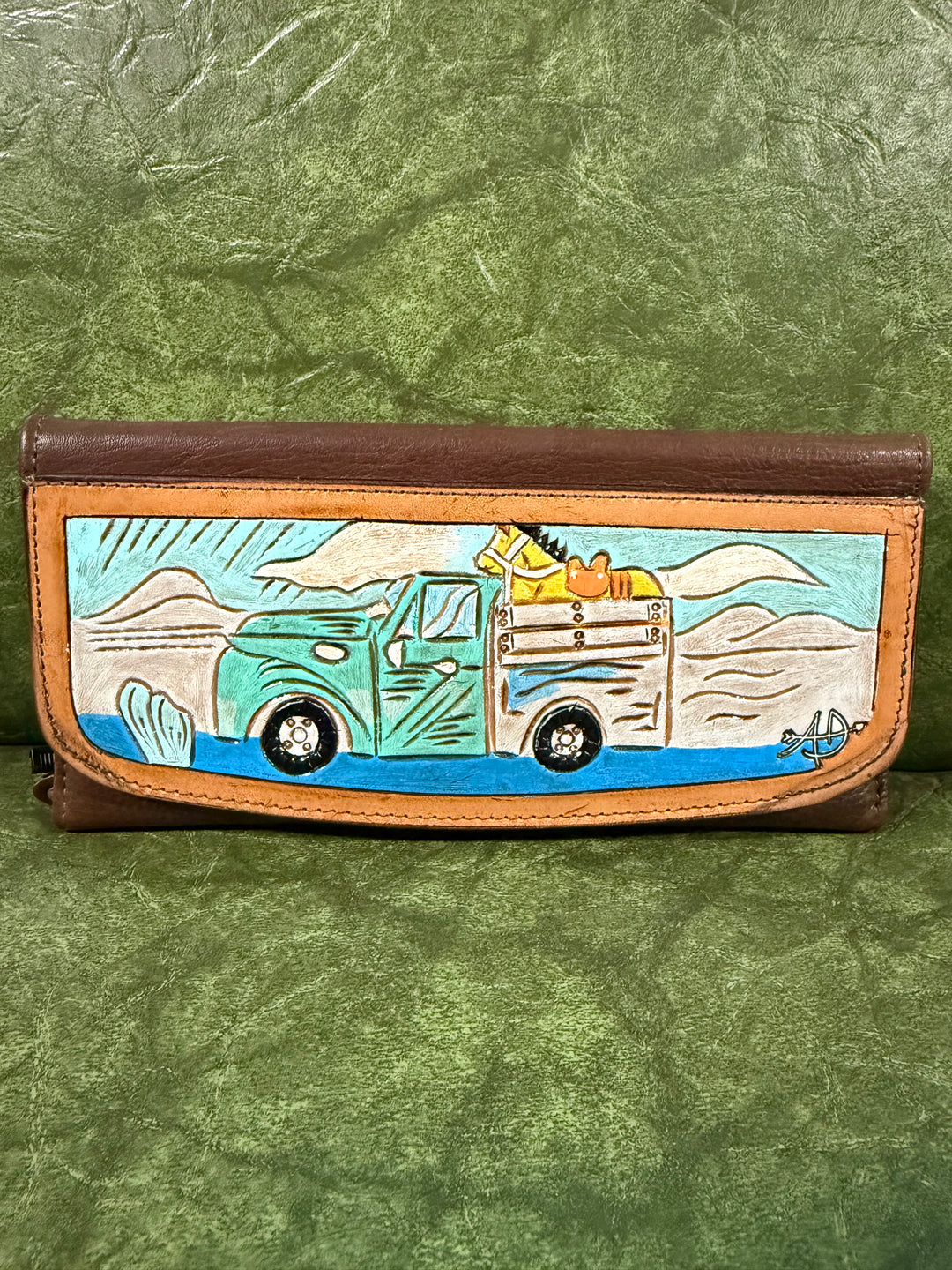 American Darling Vintage CattleTruck Painted Wallet Crossbody