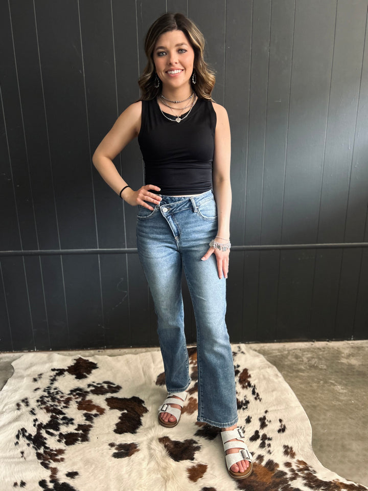 Risen Straight Leg Crossover Jeans*