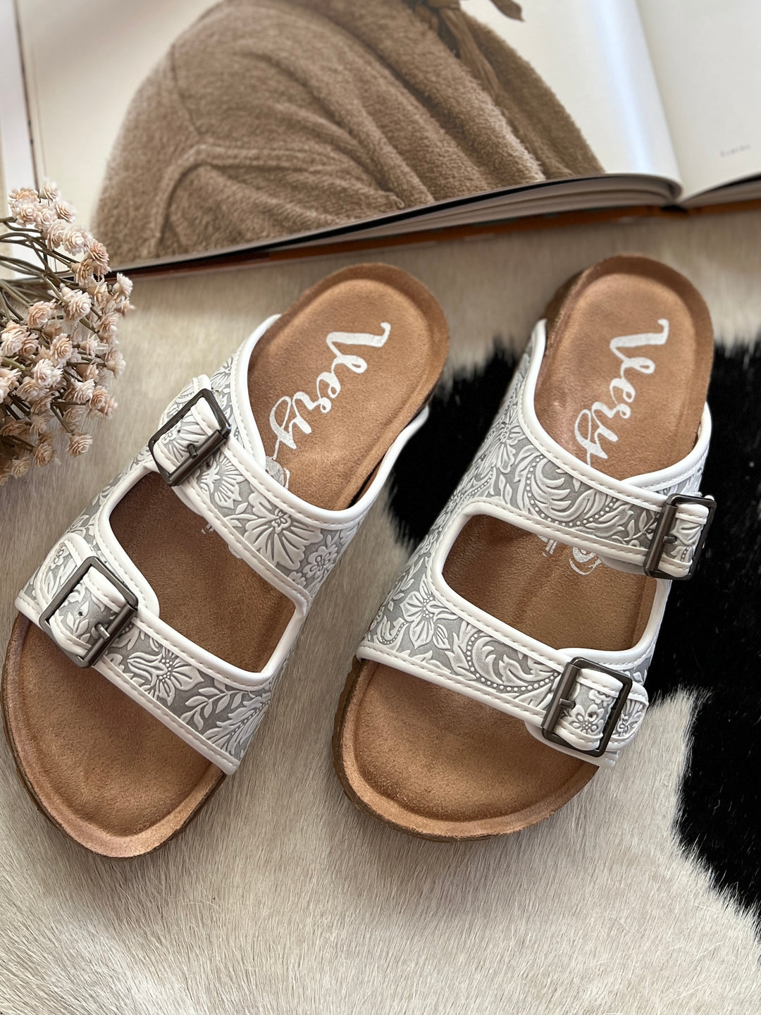 Berry Comfort White Grey Sandals