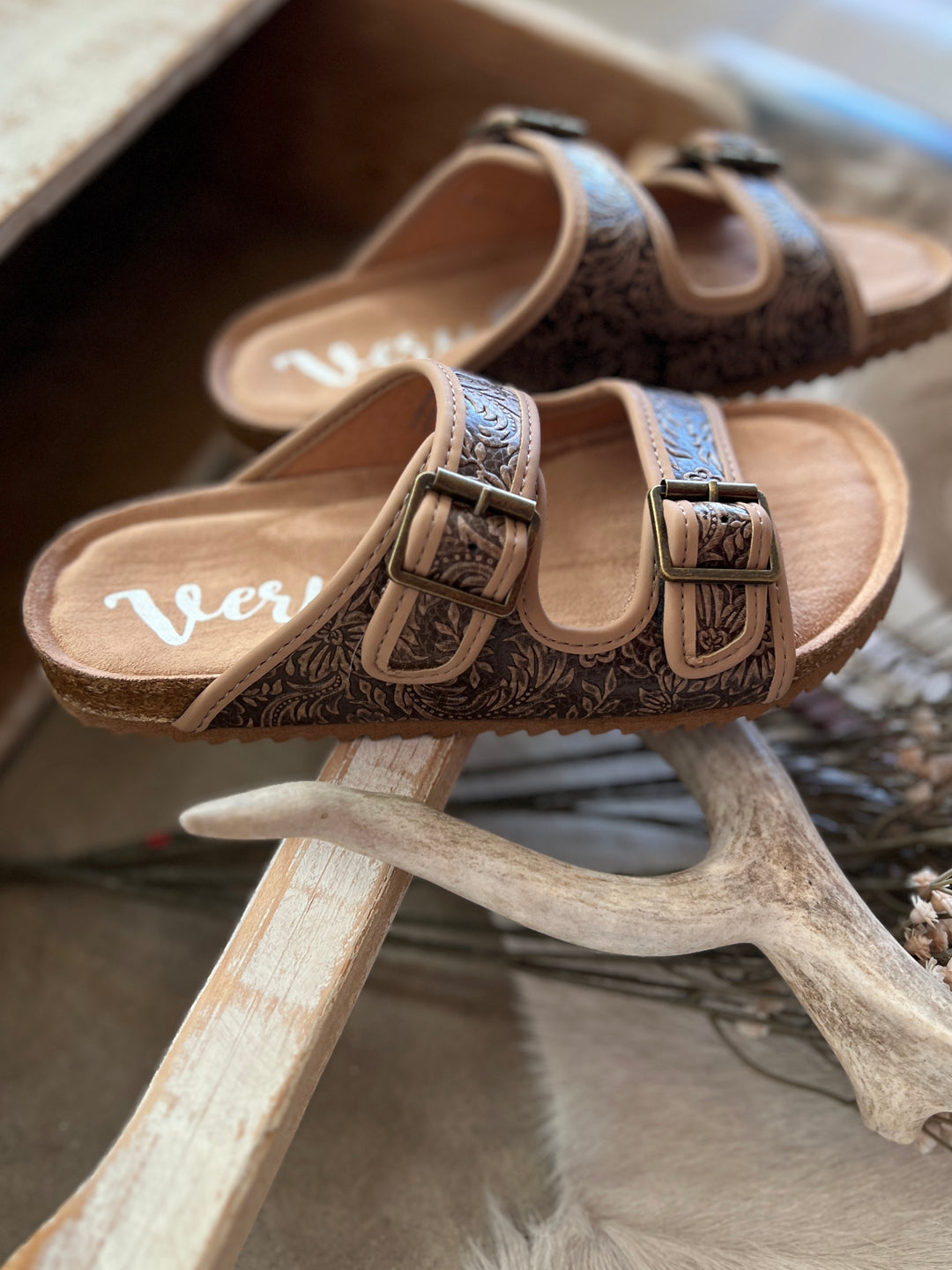 Berry Comfort Brown Sandals