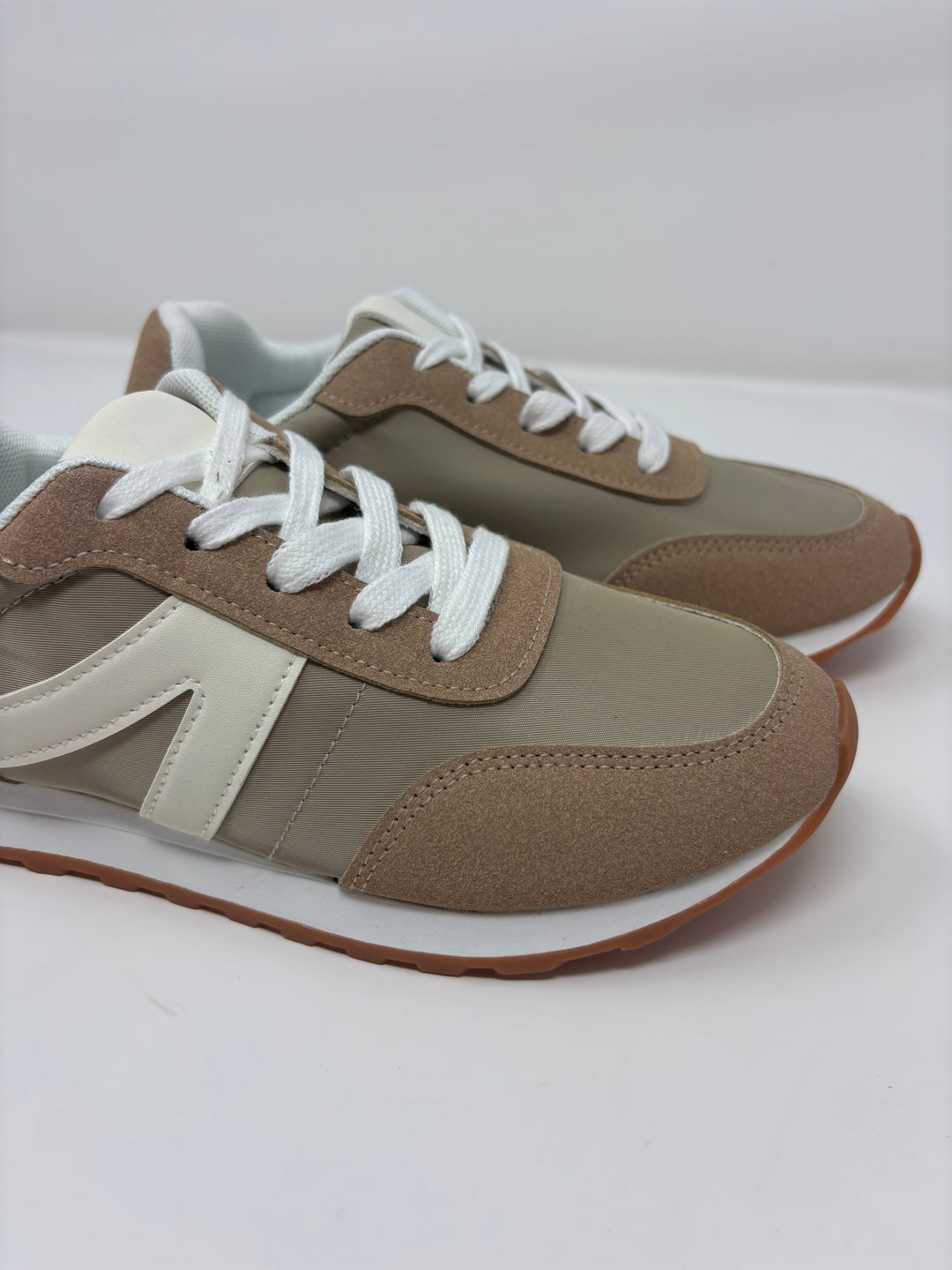 Very G Joel Taupe Sneakers