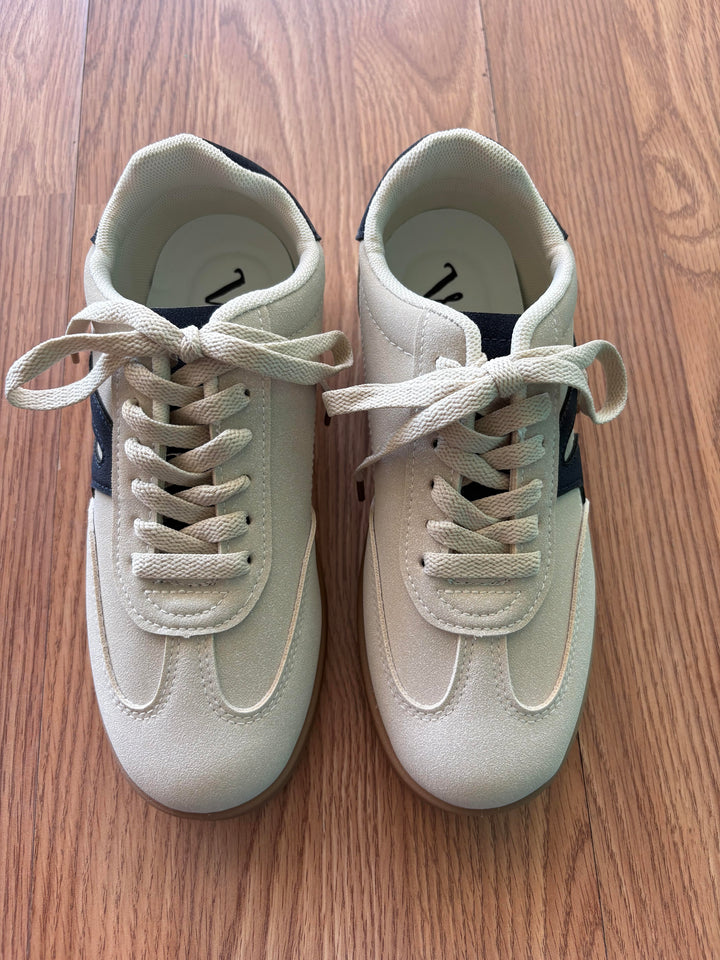 Very G Retro Beige Sneakers