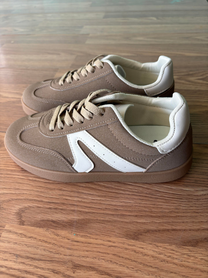 Very G Retro Brown Sneakers