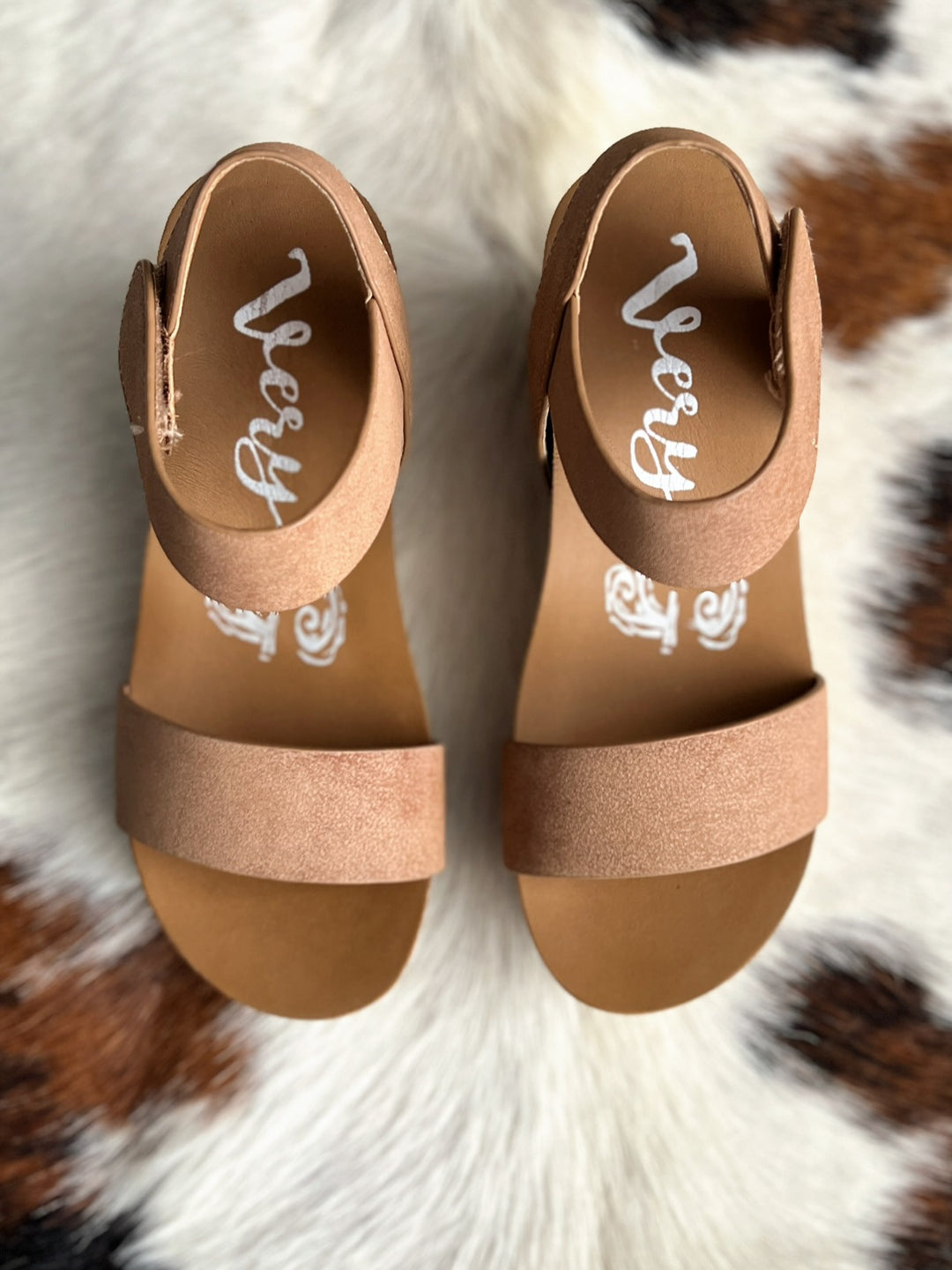 Very G Rich Light Tan Flower Wedge*